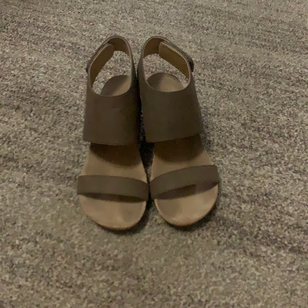 Olive low wedge sandal
